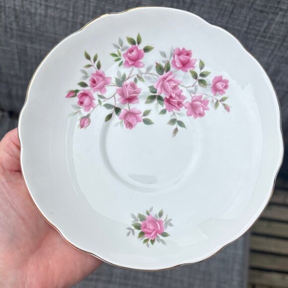 Vintage REGENCY Bone China (England) Pink Roses Tea Cup & Saucer Set, Gold Trim - Picture 2 of 9